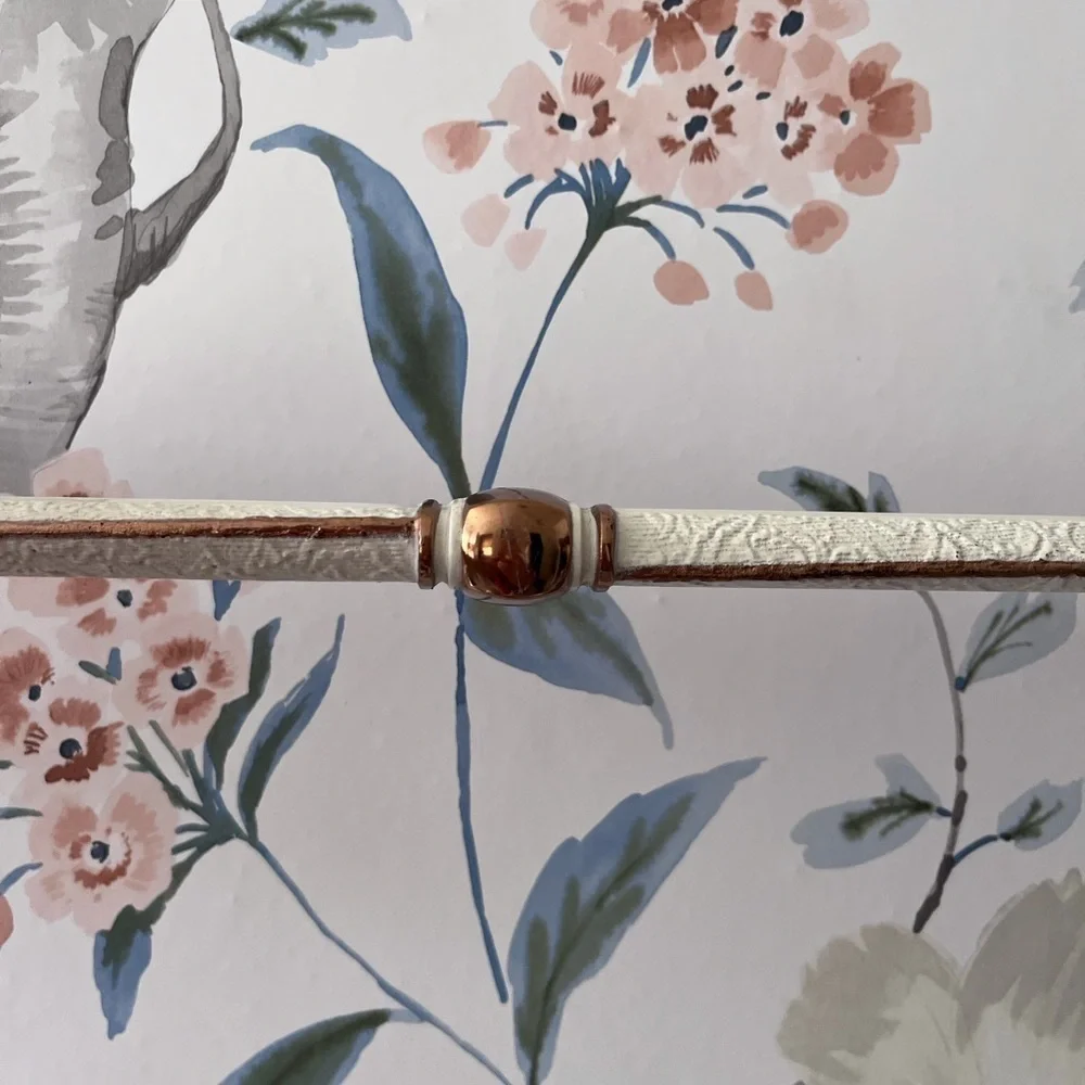 Vintage towel rack holder white and gold